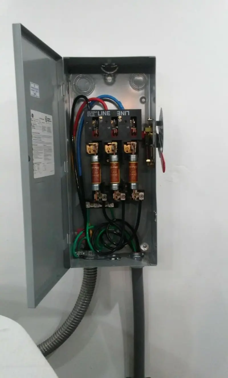 Three-phase disconnect switch installed for Smoke Detector Installation in Potomac Park